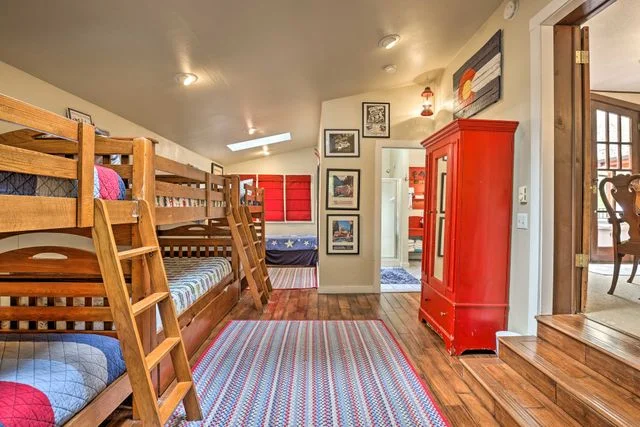 Bunk room — bunks