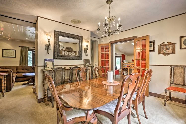 Dining room — table